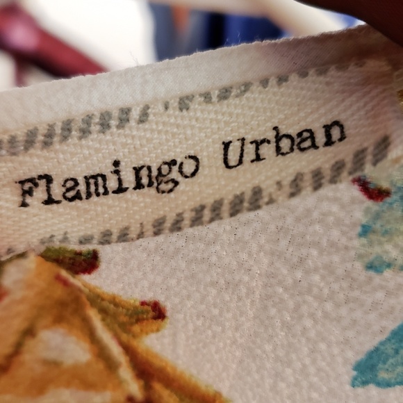 Flamingo Urban floral top size Medium   - Picture 2 of 5